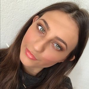 Meet your Posher, Chloe